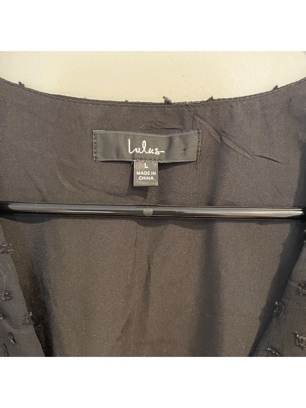GUC Lulu's Black V-Neck Top Size Large - Picture 2 of 3